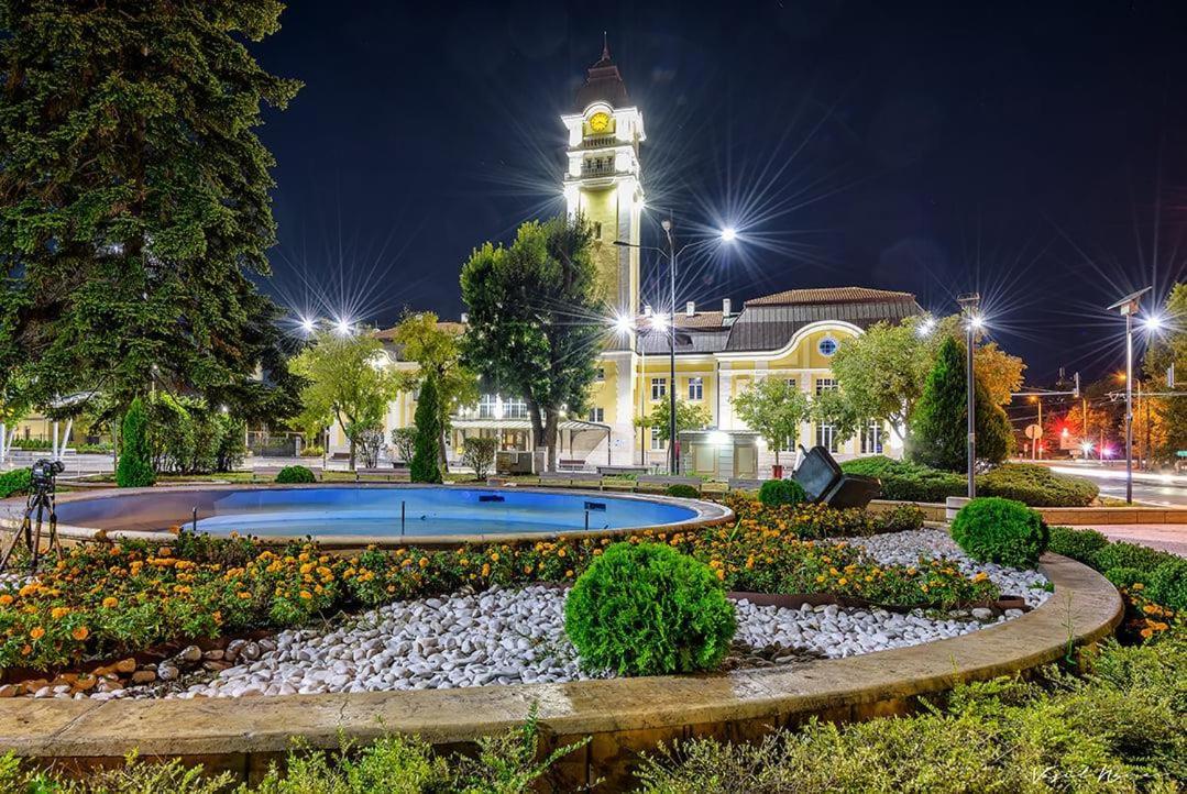 Luxury Versailles Apartments Center Opera Burgas City Exterior foto